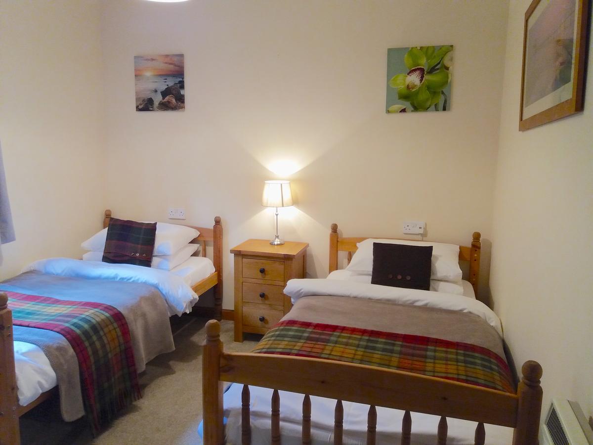 Loch Ness Highland Cottages With Partial Loch View Инвермористон Экстерьер фото