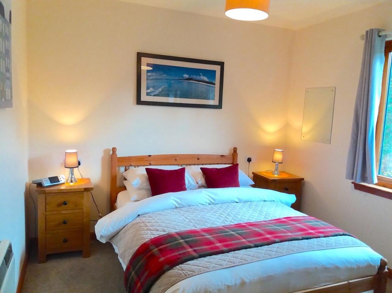 Loch Ness Highland Cottages With Partial Loch View Инвермористон Экстерьер фото